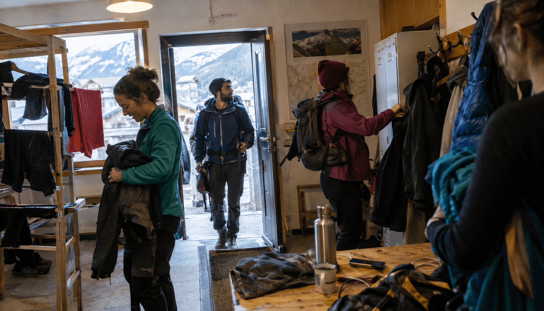 Leveraging Social Media Trends for Hostels - Featured Image